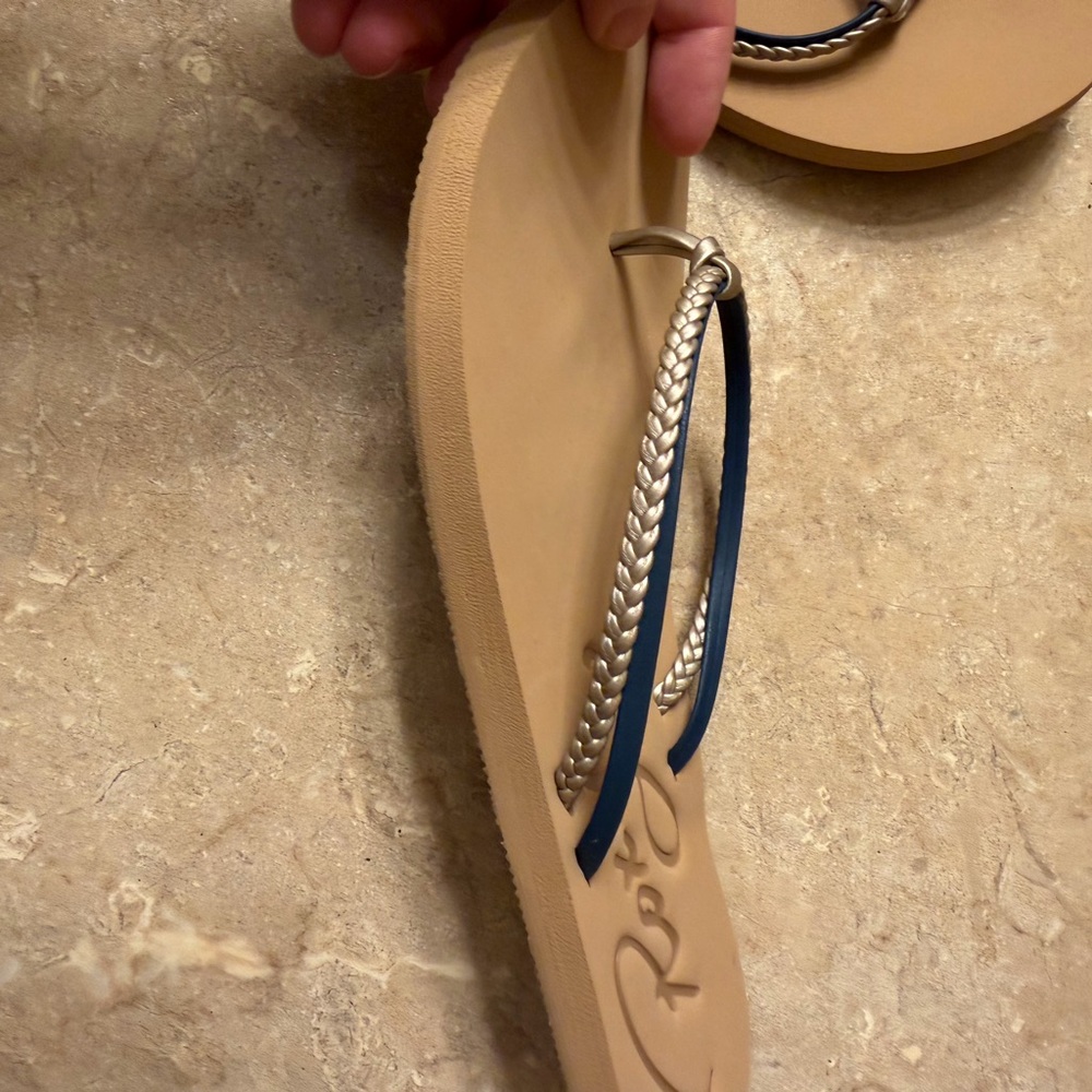 Roxy Tan Flip-Flops size 9 NWOT - Picture 5 of 5